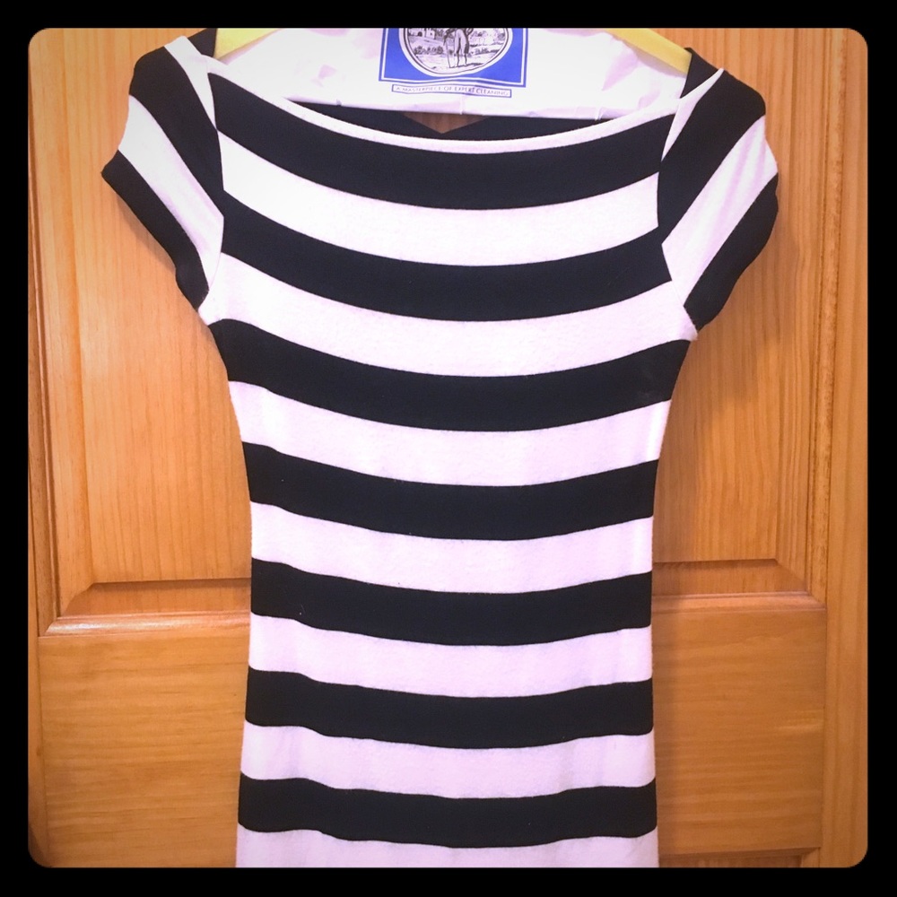 Bailey 44 black & white striped top w/ woven back
